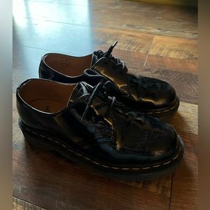 Dr. Martens WOMEN'S PATENT LEATHER OXFORD SHOES